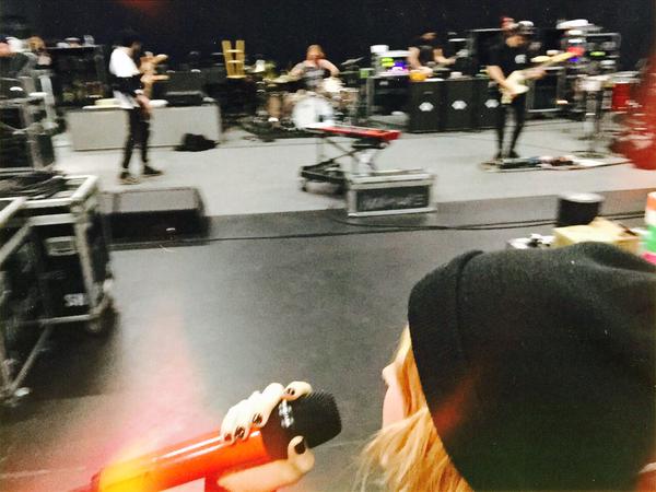 "Ensaiando para o show no @HiltonHotels, da semana que vem ‪#‎selfieruim‬" - Paramore via Twitter
